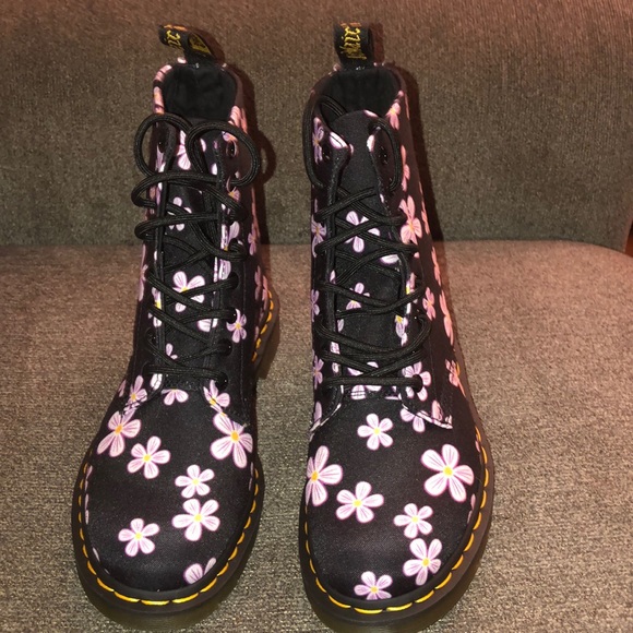 NWOB Dr. Martens Page Meadow Flower Canvas Boots - Picture 8 of 8
